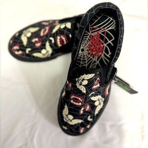 Vans - skeleton slip ons